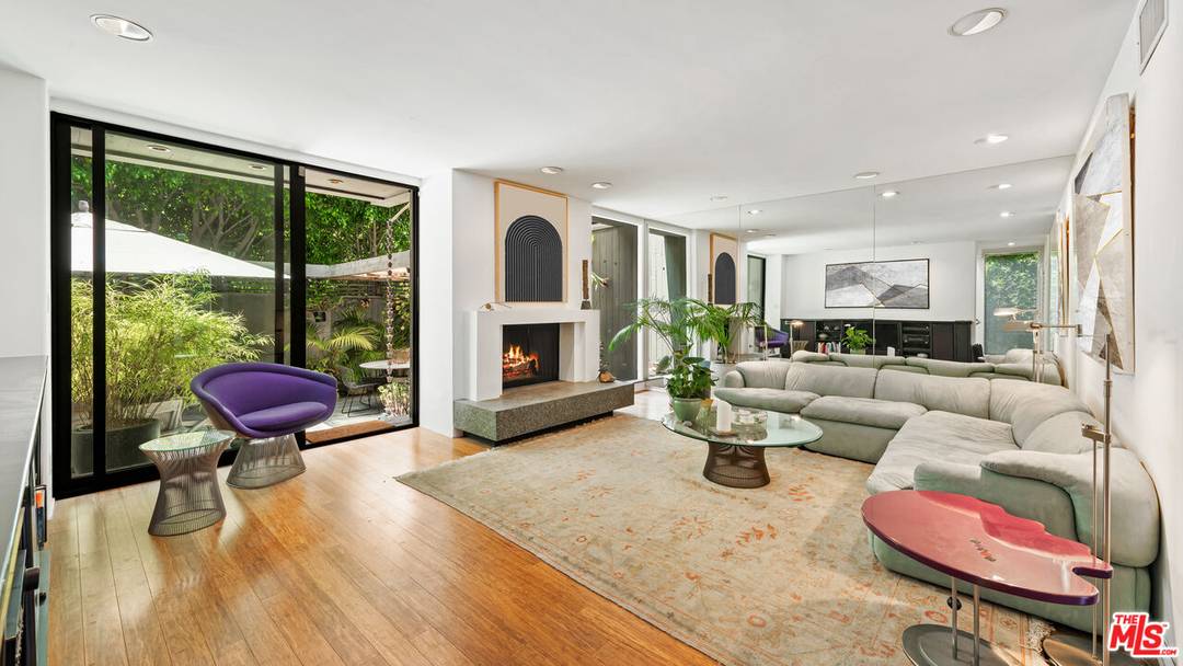 853 S Bundy Dr 2BR Brentwood La