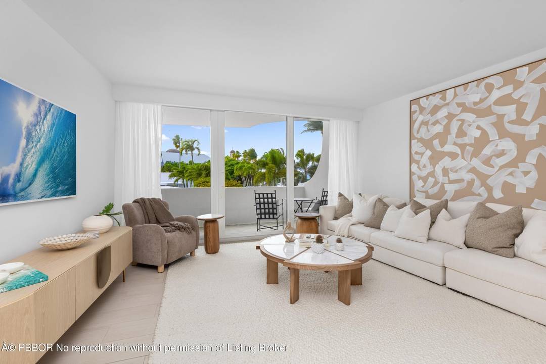 Beautifully updated 2BR 2BA residence in the Sun and Surf.