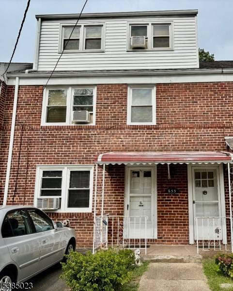 Calling all investors ! This 2 family home offers the first floor with one bedroom and a finished basement with a dry bar.