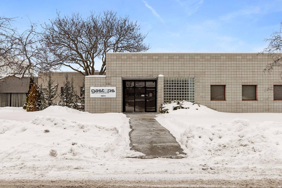 28, 642 SF flex building offering a functional layout and heavy electrical service.