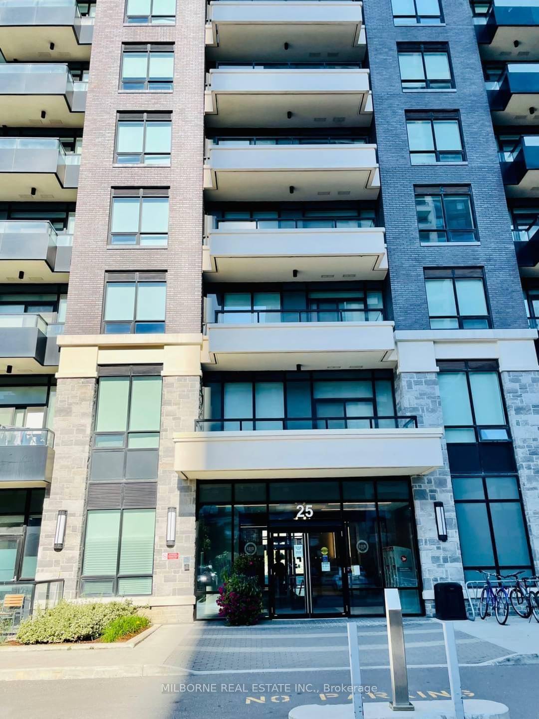 Luxury Condo Located In Heart Of Markham Unionville.