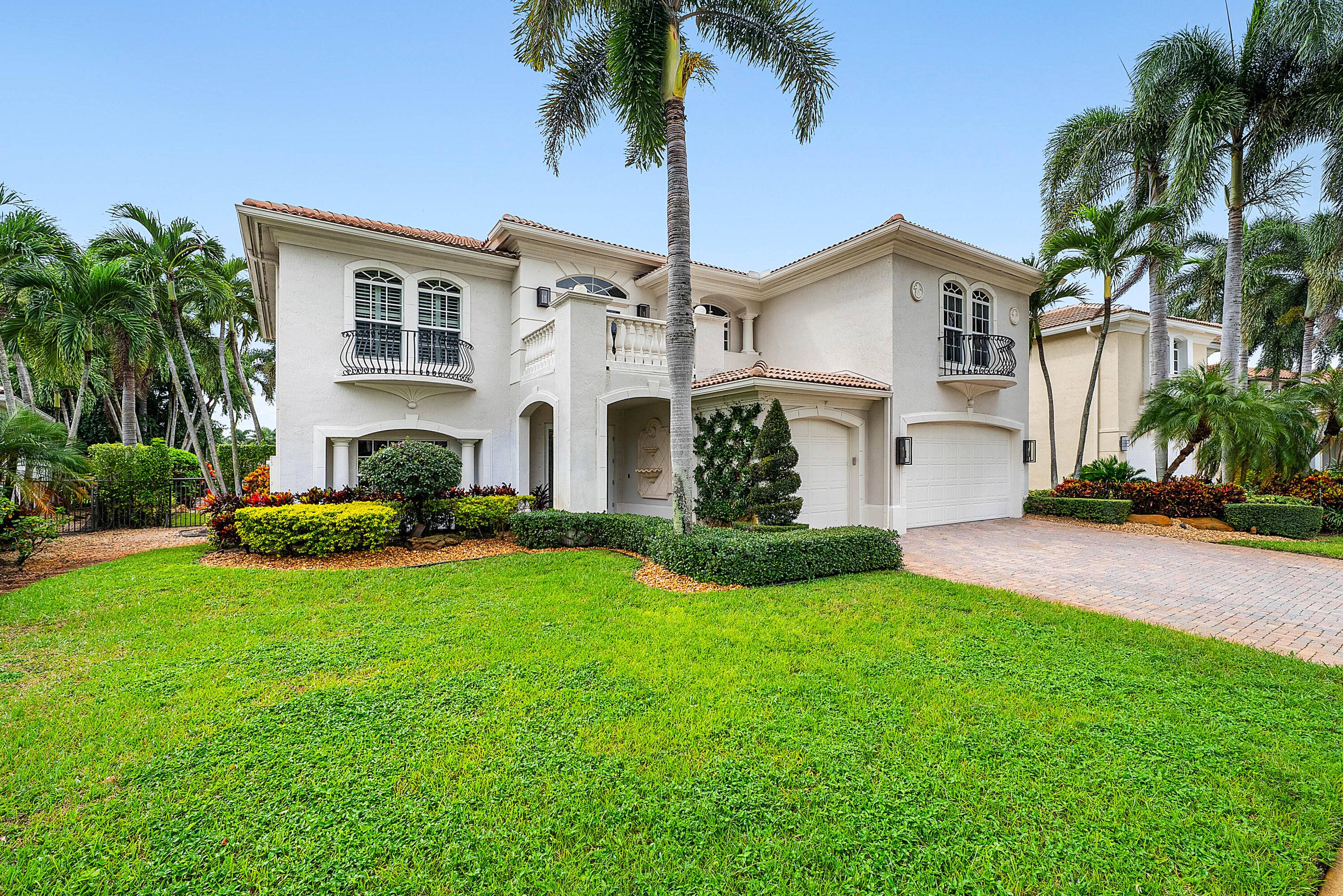 Experience incredible golf course living now !