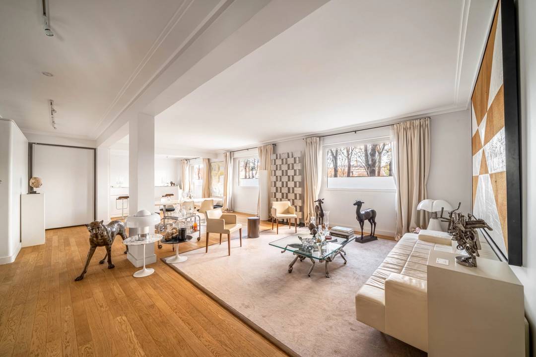Quai d'Orsay - Appartement 5 pièces de standing avec grande terrasse