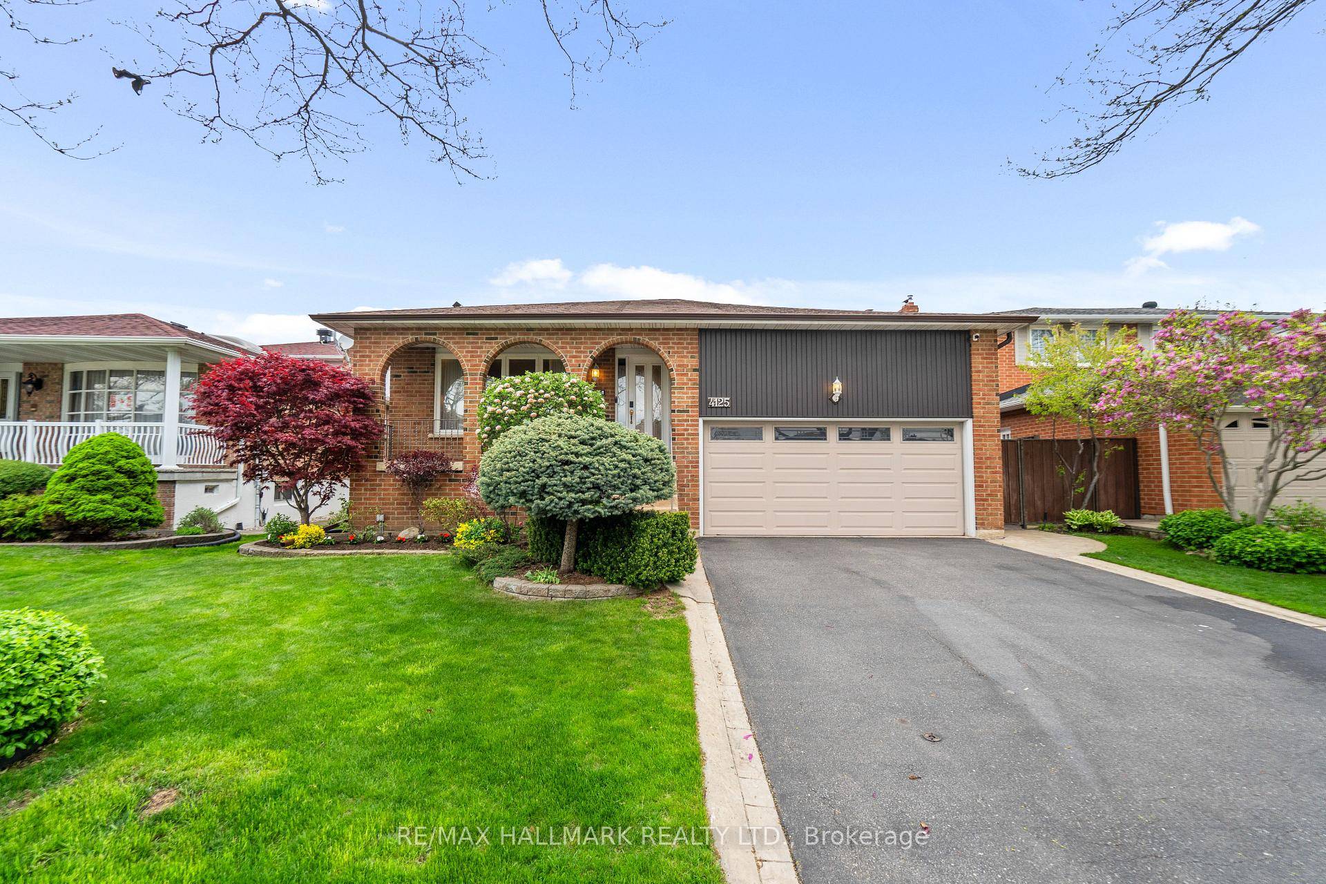 This Beautifully Maintained Detached 5 Level Backsplit Home Offers Approx.