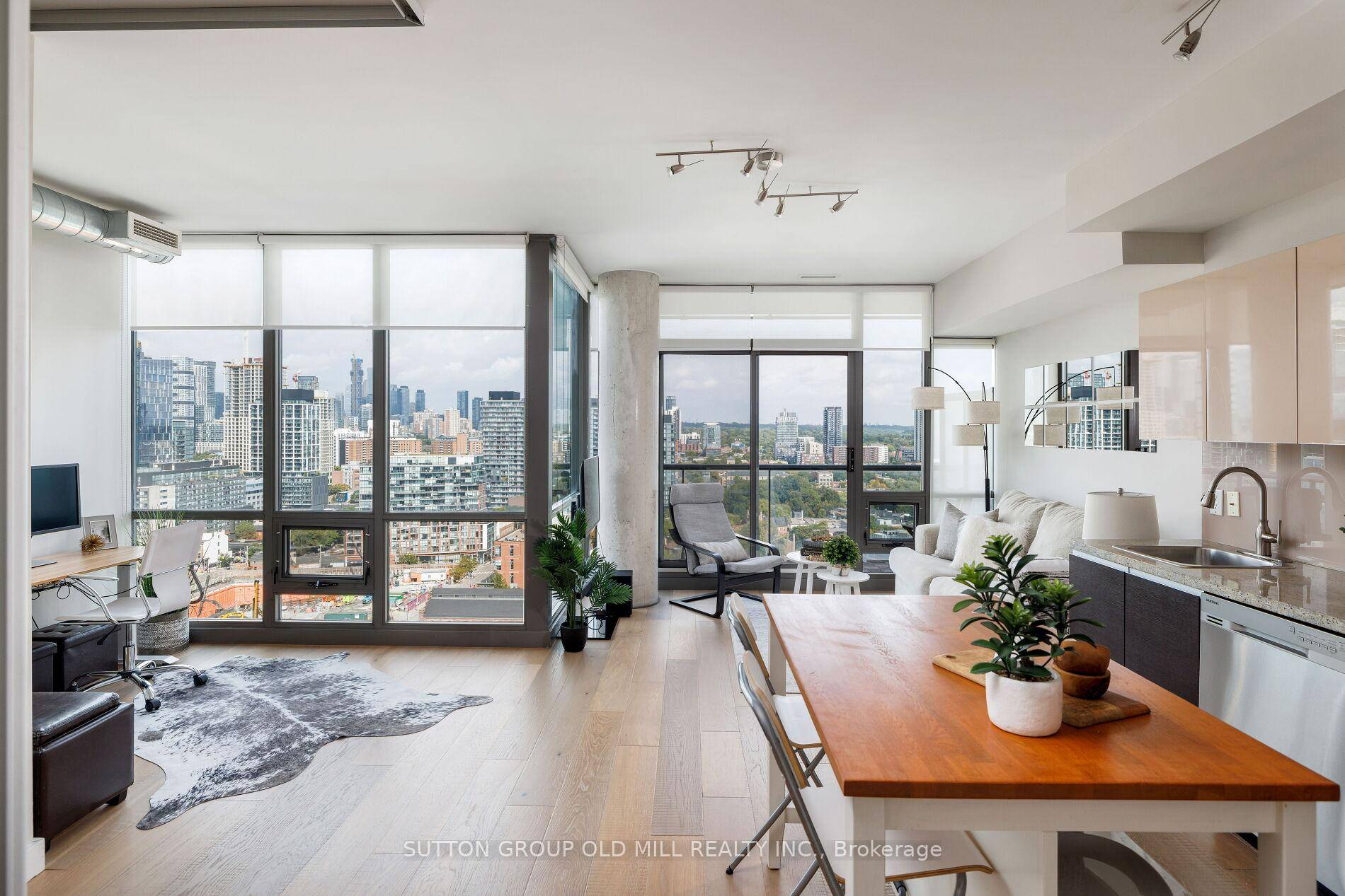 Welcome to Suite 2108 at 33 Mill St where style meets convenience in the heart of the Distillery District !