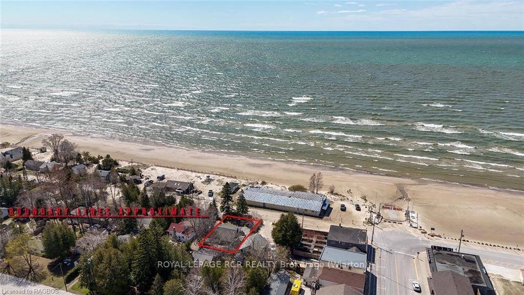 The best of both worlds awaits you at Sauble Beach !