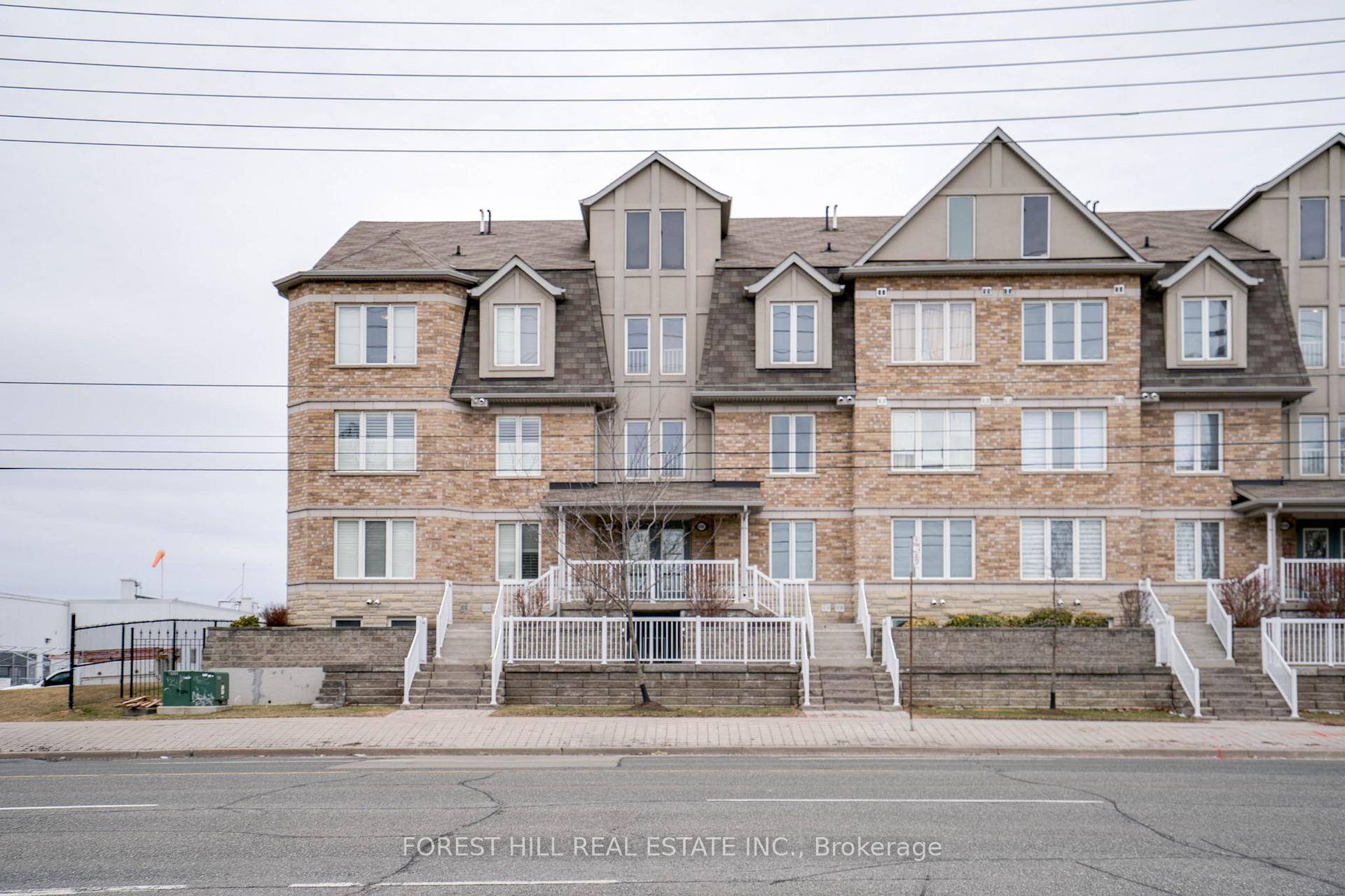 This bright and spacious 4 bedroom family home offers the perfect blend of comfort and convenience.