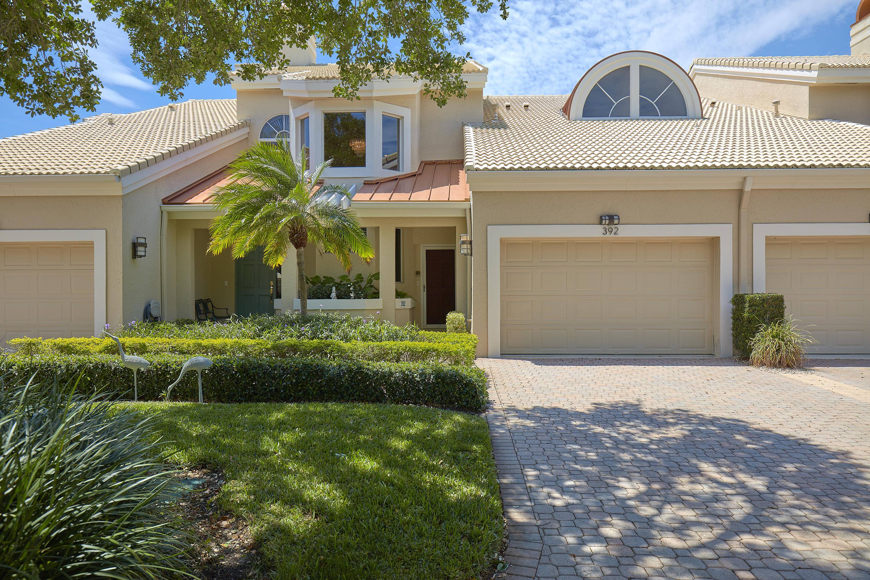 Don't miss this exceptional chance to rent in the prestigious Admirals Cove community.