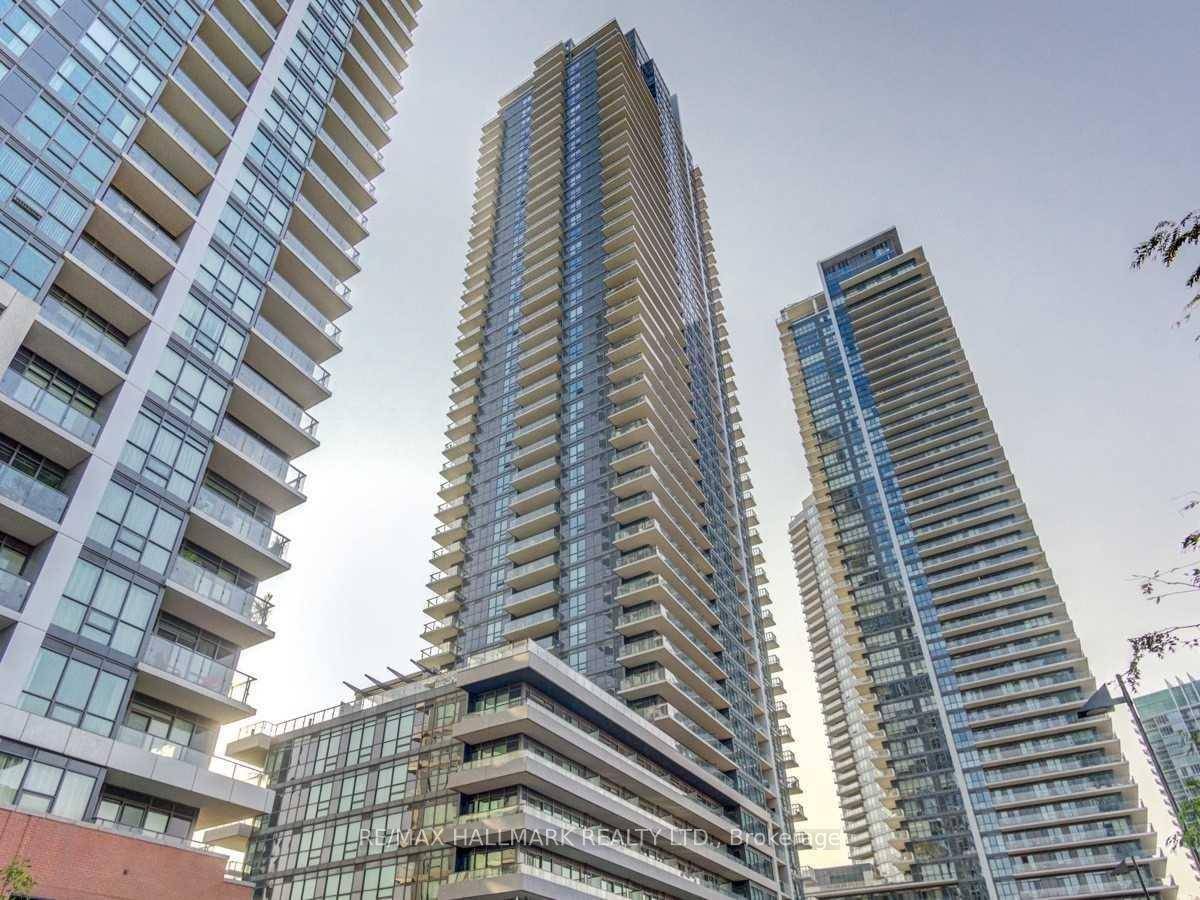 Breath Taking Views From This Gorgeous 1 1 Bedroom Condo !