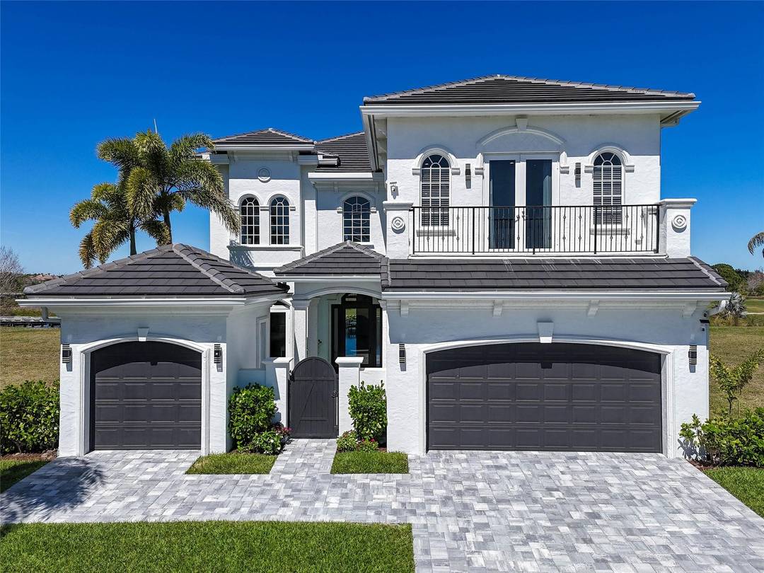Fabulous large high end home for rent If you have been waiting to find a beautiful, modern almost totally remodeled, move in ready luxury home in a high end secure ...