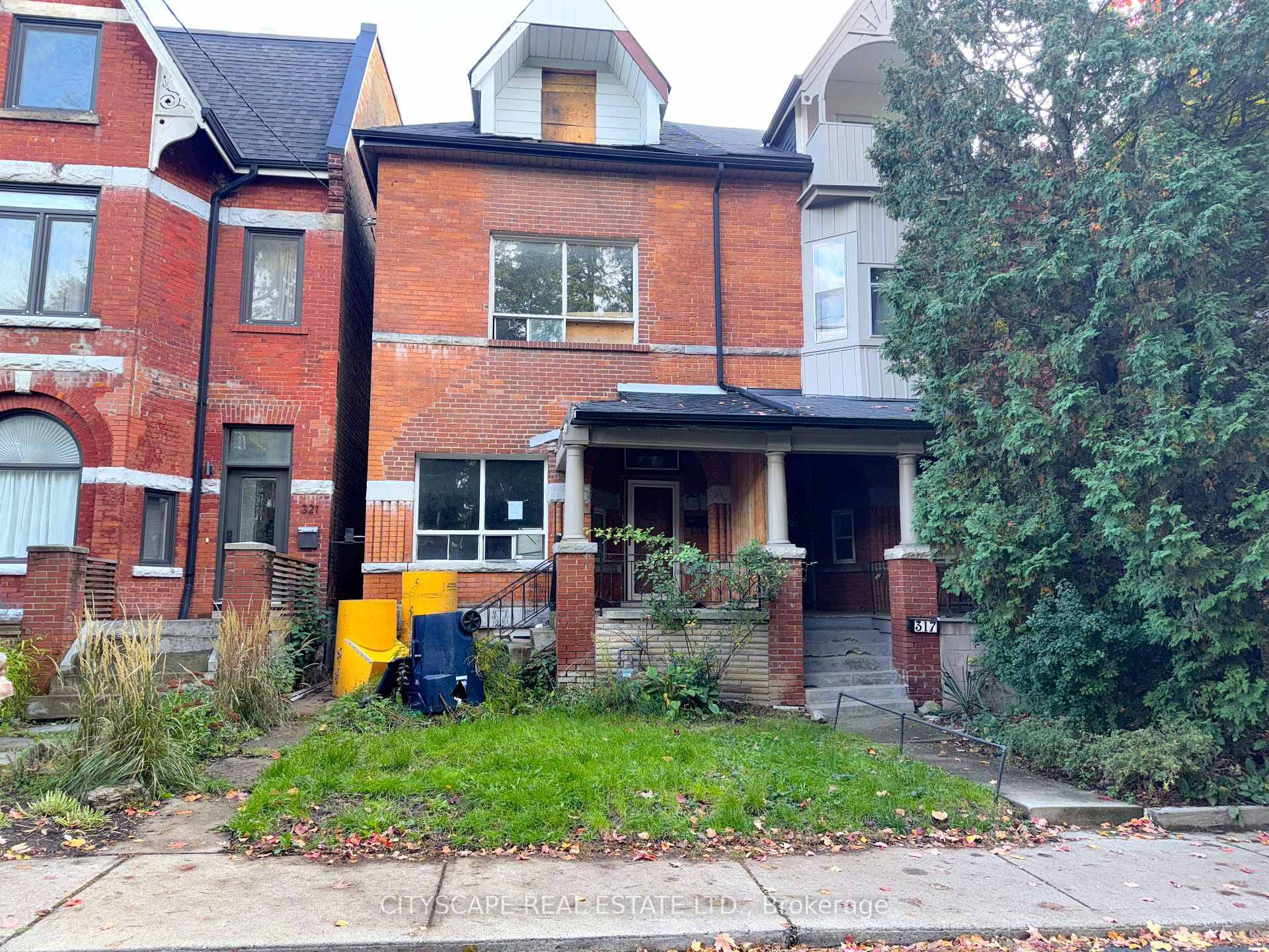 Renovator, Builder amp ; Investor Opportunity in Trinity Bellwoods Welcome to 319 Crawford Street, a rare find in the heart of Trinity Bellwoods, one of Toronto's desirable and character filled ...