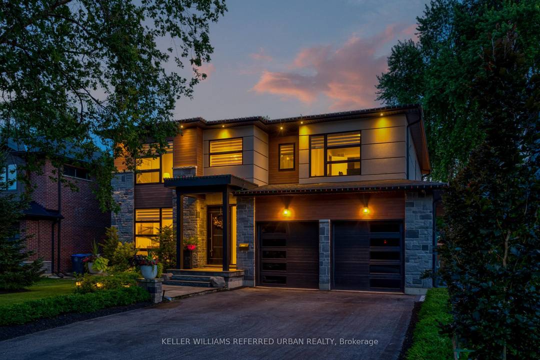 Luxury Living in Lakeview.