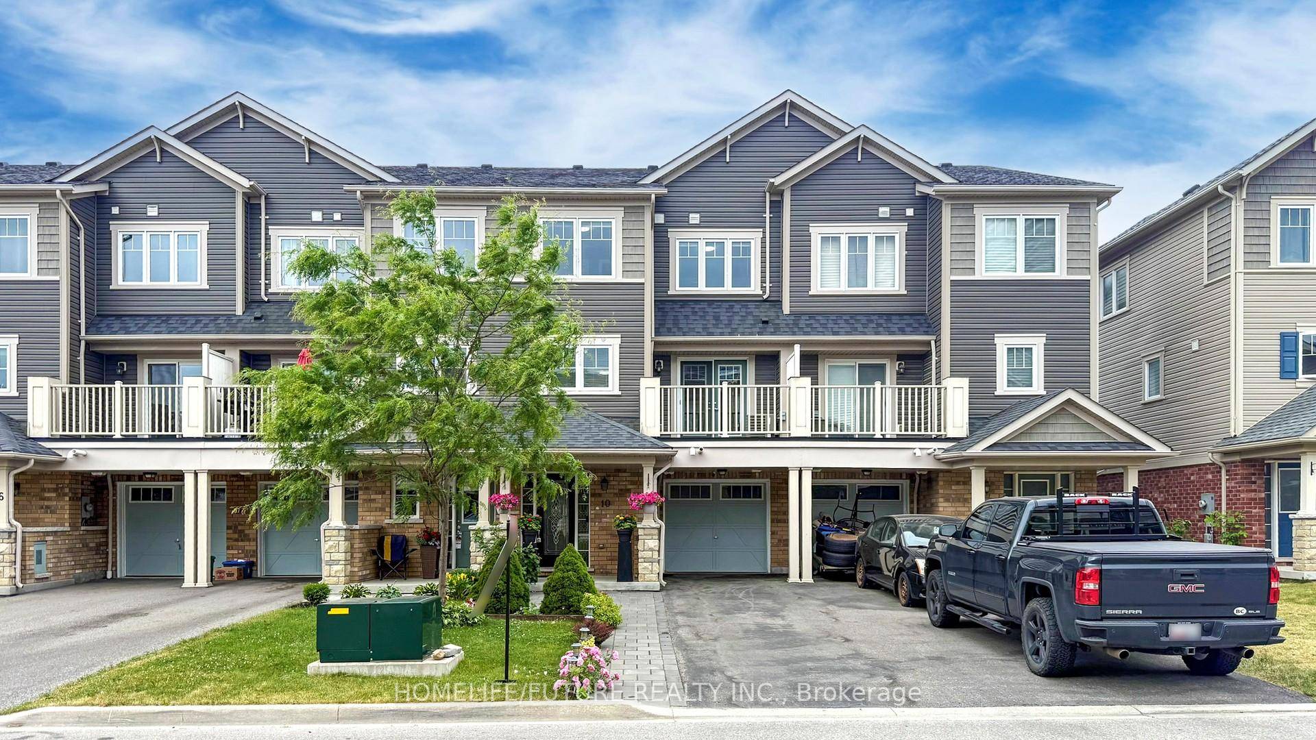 Freehold Townhome With No Maintenance Fees In Highly Desirable Windfields, Oshawa !