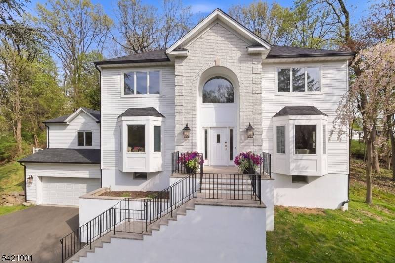 Oasis in the Woods A Beautiful 4 Bedroom 3.