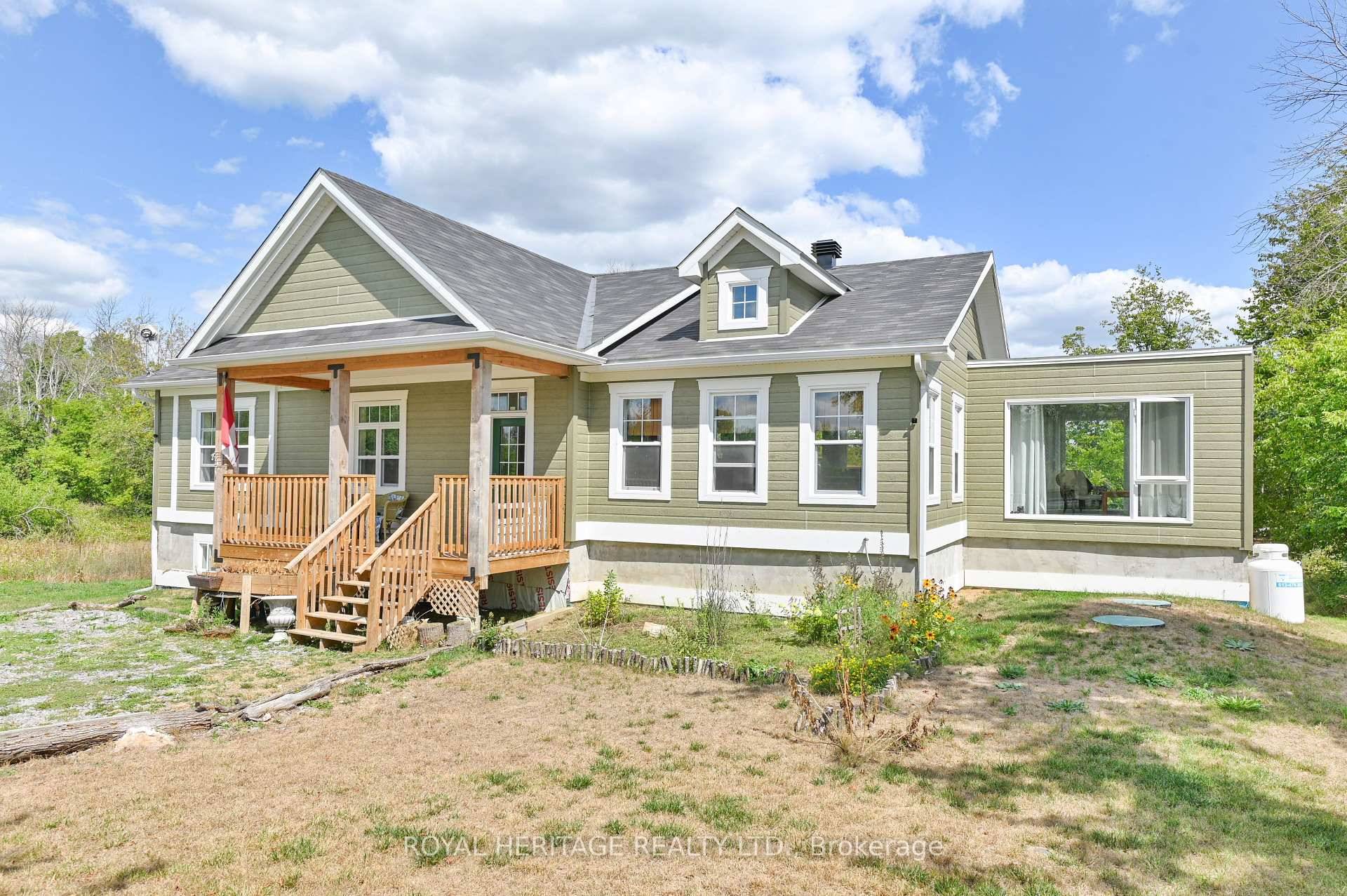 This gorgeous, newly built home from 2023 invites you to live every day like a holiday with its unbeatable location, right on the peaceful Skootamatta River.
