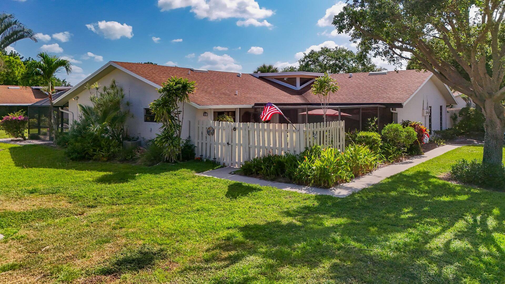 Bright 2 bed 2 bath single story villa in guard gated Rainberry Bay.
