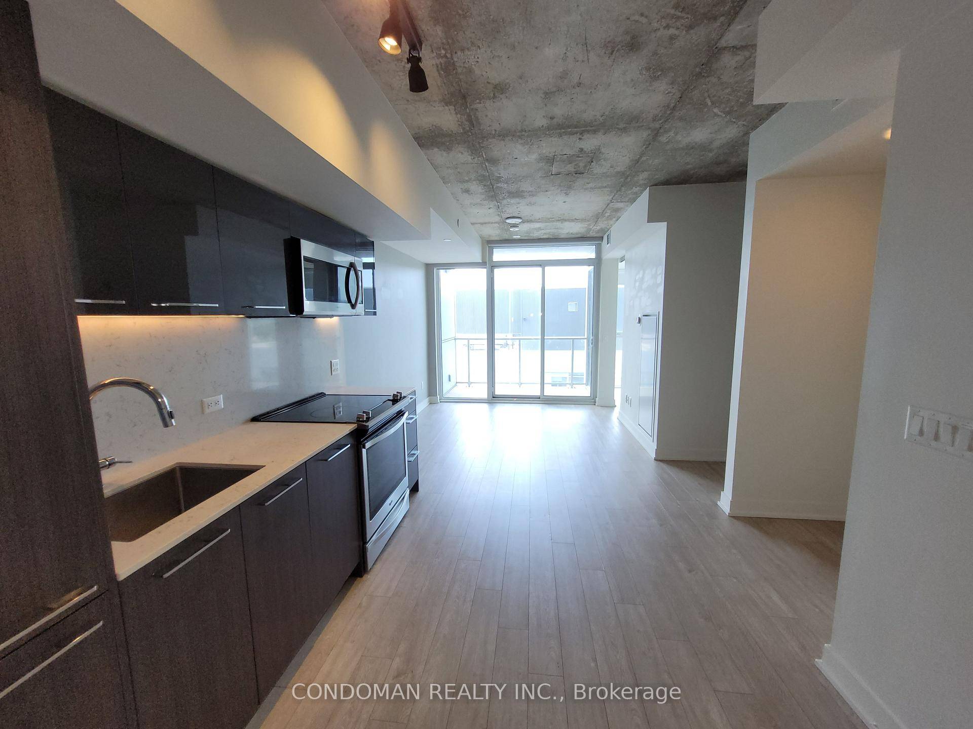 Wow ! Gorgeous 1 Bedroom Den In Riverside Square By Street Car.