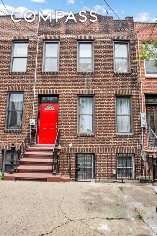 OPPORTUNITY KNOCKS ! Welcome to Red Hook, Brooklyn.