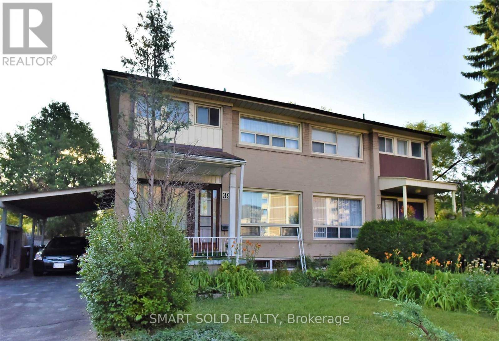 Beautiful 2 Storey Semi Detached Home In A Prime Location !