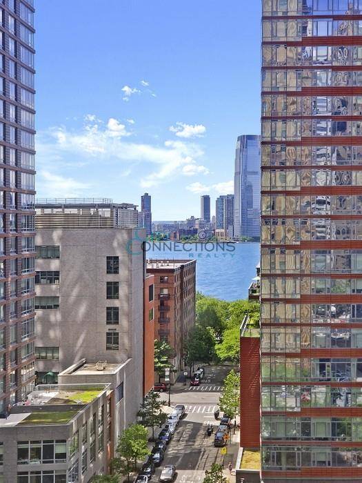 Sumptuous Studio Loft with Iconic Views.
