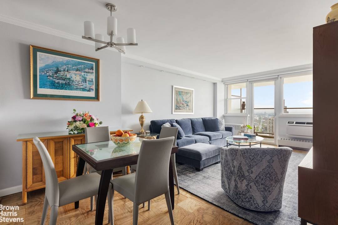 Open House by Appointment Only Perched on the 29th floor of a full service Brooklyn Heights co op, Residence 29F at 75 Henry Street offers expansive city and plaza views ...
