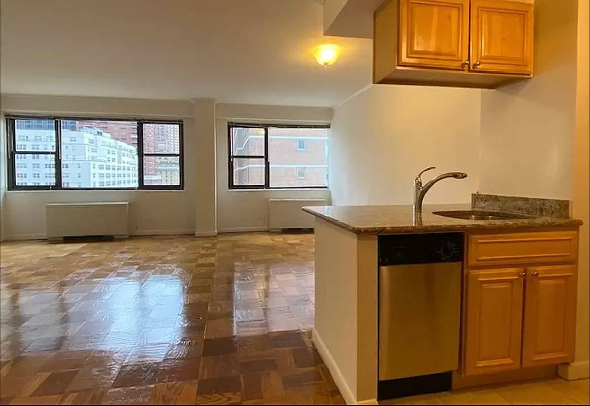 Welcome to The Westerly, a Full Service Doorman Building Just South of the ParkSprawling 16th Floor 2 BedroomPlease Watch the VideoThe Apartment Large 2 Bedroom with King Beds Fitting in ...