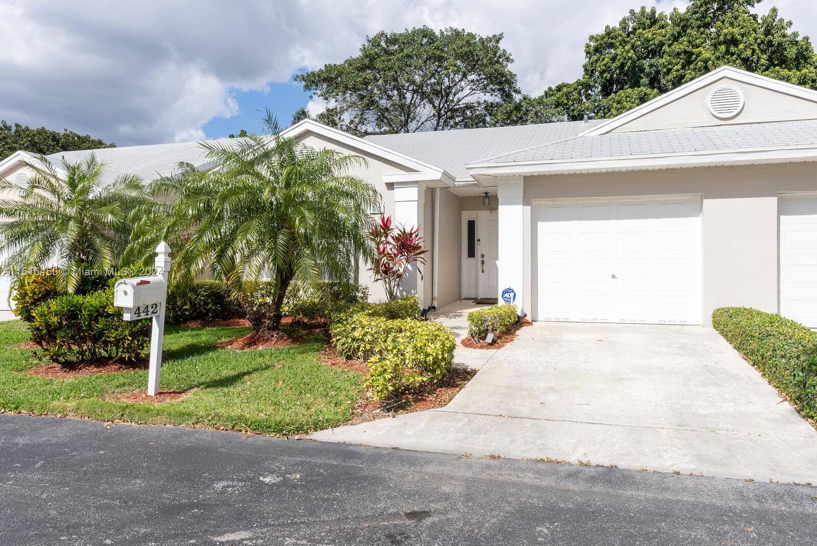Welcome to 442 SE 22 DR, nestled in Homestead's desirable North Gate community where carefree living meets unparalleled convenience.