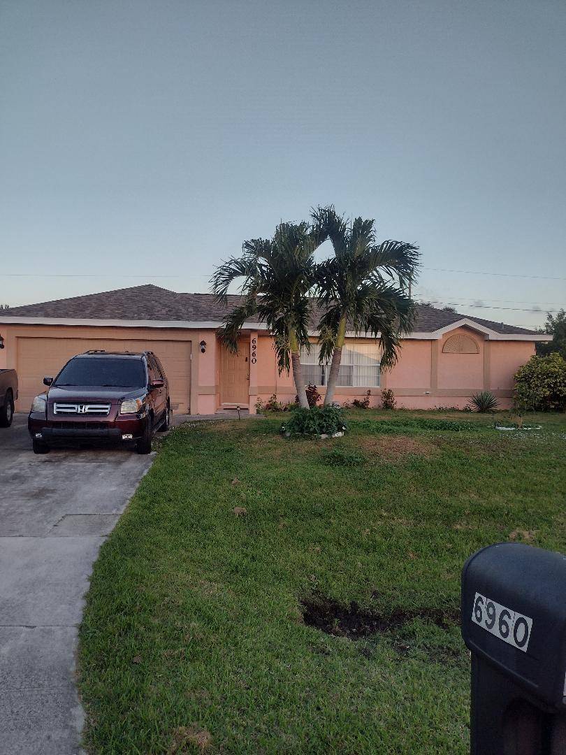ST JAMES AREA 3 2 2 WITH UPDATED KITCHEN, GRANITE COUNTER TOPS, 42'' CHERRY WOOD CABINETS, AND STAINLESS STEAL APPLIANCES.