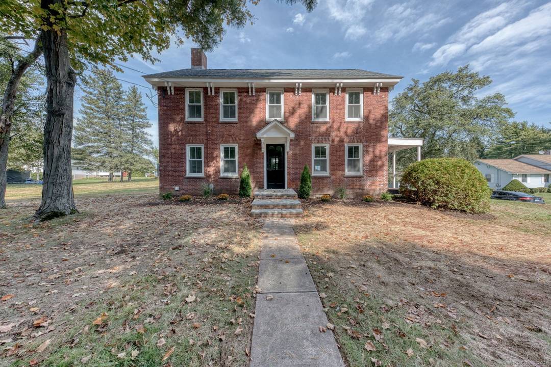 Classic 1790s Farmhouse with Modern 2025 Updates !