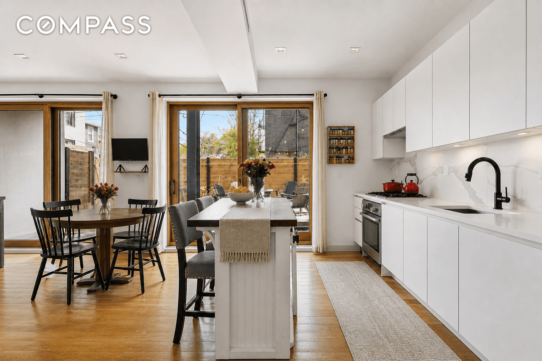 Need more space ? Spread out in this sprawling 1, 500 square foot, thoughtfully newly designed duplex, you'll find modern finishes, a lush private garden, generous storage, and a flexible ...