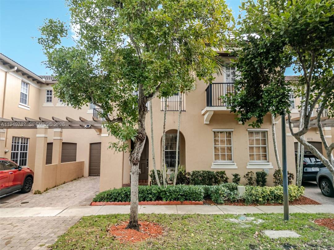Beautiful 3 bedroom, 2. 5 bath townhome located in the Cimarron community of Davie, offering a 1 car garage plus an additional carport.