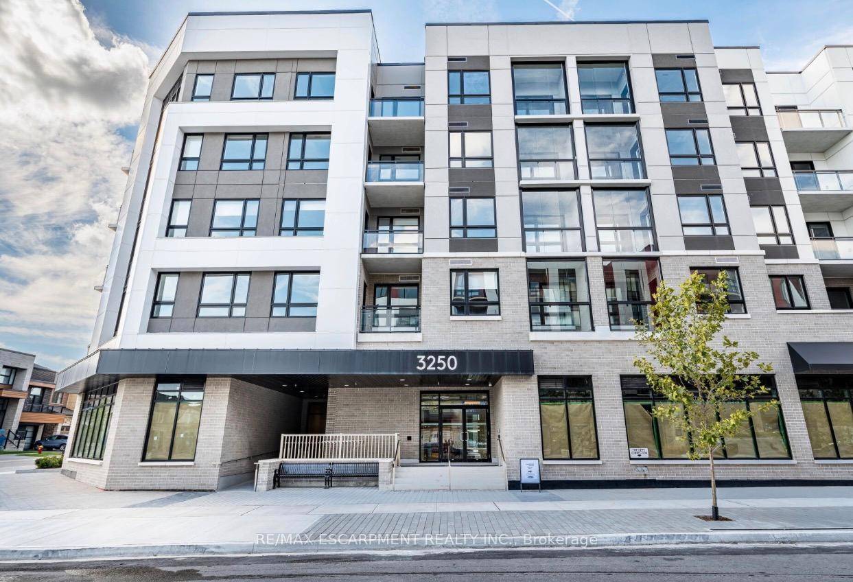 Experience luxury living in Oakville's vibrant Preserve neighbourhood with this brand new, never lived in 2 bedroom, 2 bathroom suite at the prestigious Carding House Condos by Mattamy Homes.