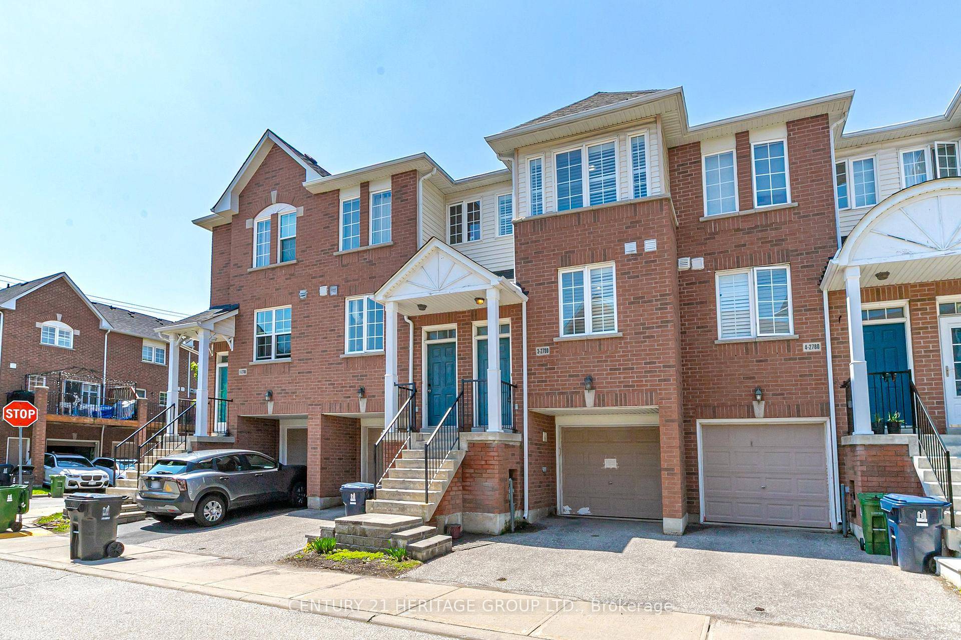 Attention First time home buyers and investors, live in or rent it, beautiful monarch built home, bright open concept living and dining room with laminate flooring, eat in kitchen with ...