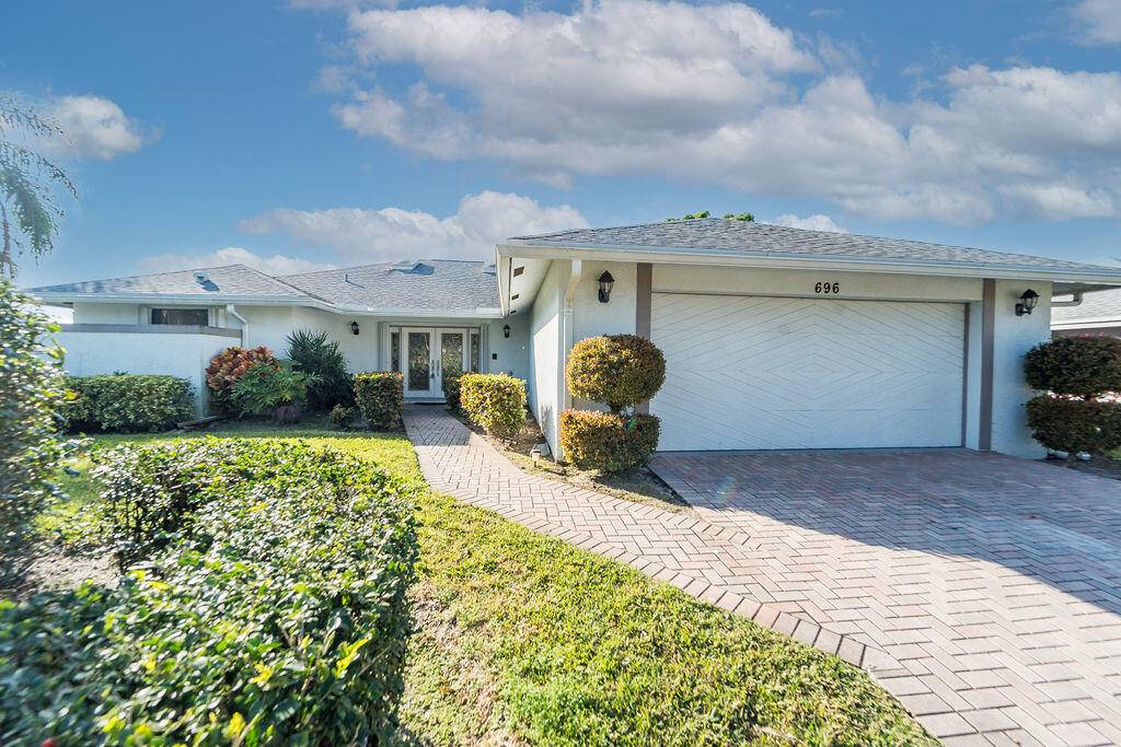 NO HOA ! Prepare to be wowed by this ABSOLUTELY STUNNING and PRIVATE LAKEFRONT VIEW !