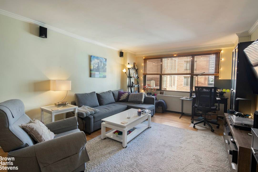 This spacious and tranquil one bedroom home is move in ready !