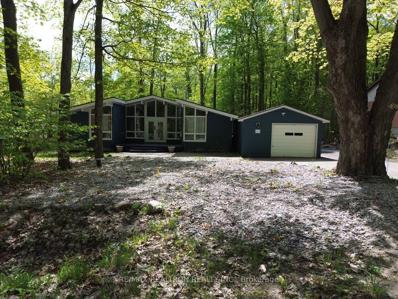 Welcome to this bright and peaceful home with a brand new kitchen, ideally located just minutes from Midland, the marina, and the shores of Georgian Bay.