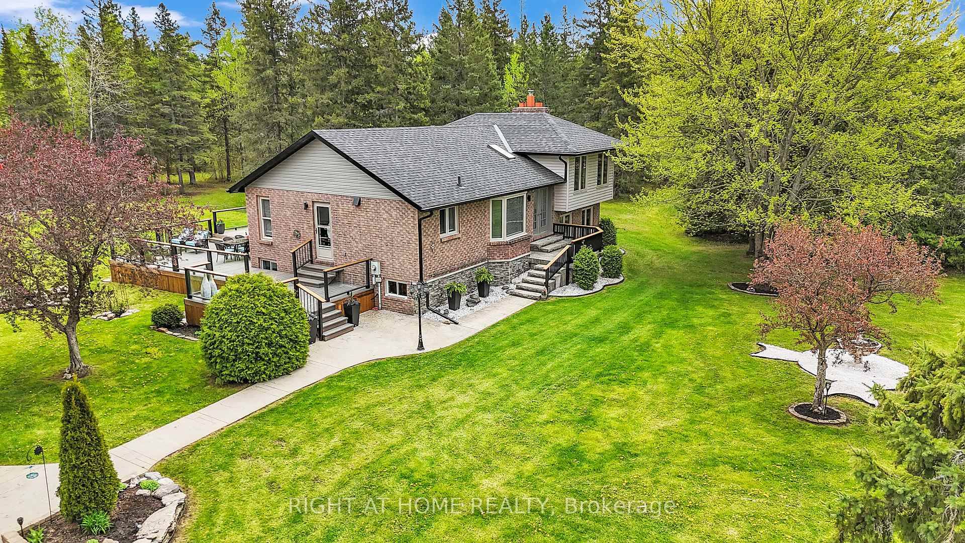 Unprecedented privacy ! Step into your own slice of paradise at Paradise House !