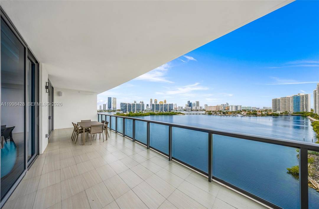 F L A S H S A L E Lower than usual price, selling below market value.