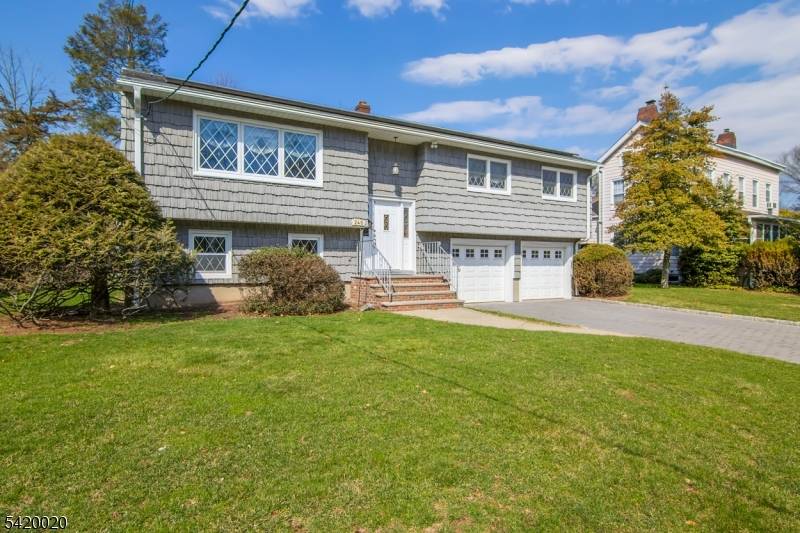 LOCATION ! LOCATION ! Talk about a Cedar Grove GEM !