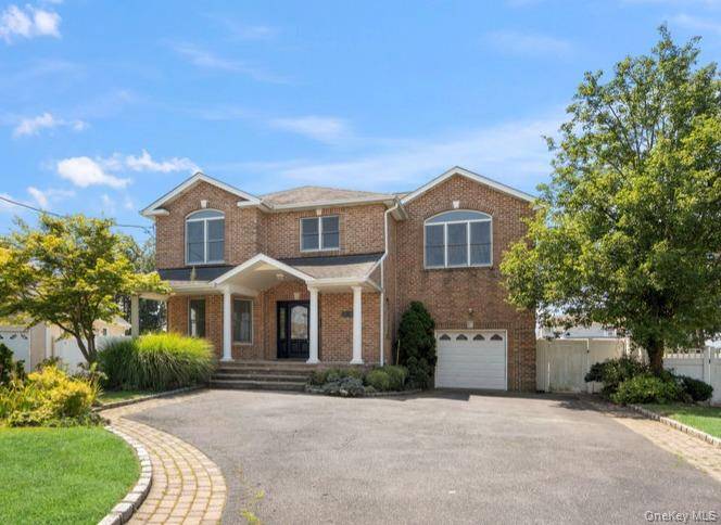 Unique Brick amp ; Stucco Colonial 5 Bedrooms in Prime Location !