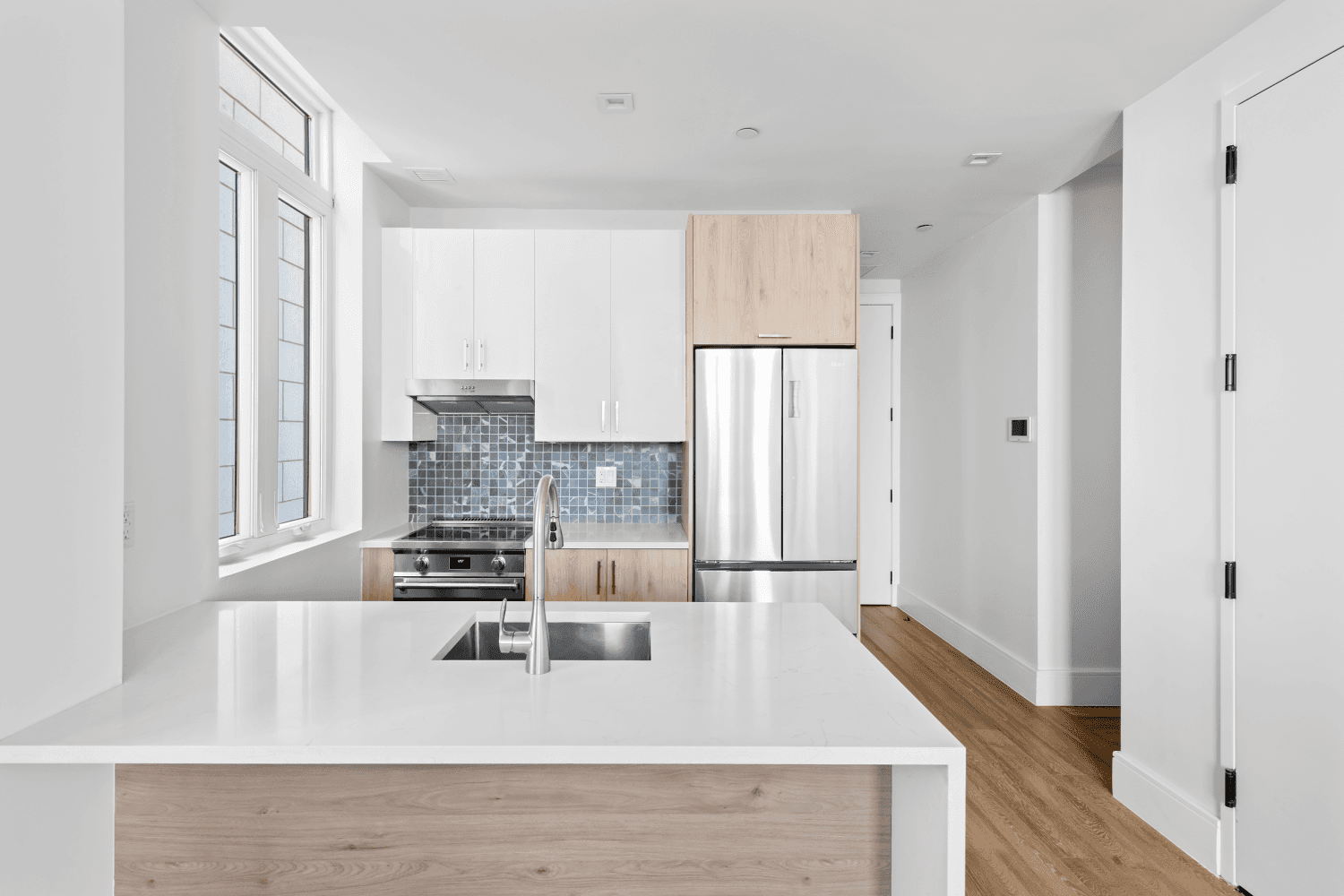 FOR ALL CONTRACTS SIGNED IN MAY, SPONSOR WILL PAY ONE YEAR'S COMMON CHARGES amp ; INCLUDE A PRIVATE STORAGE UNIT WITH PURCHASE Discover a modern haven in the heart of ...