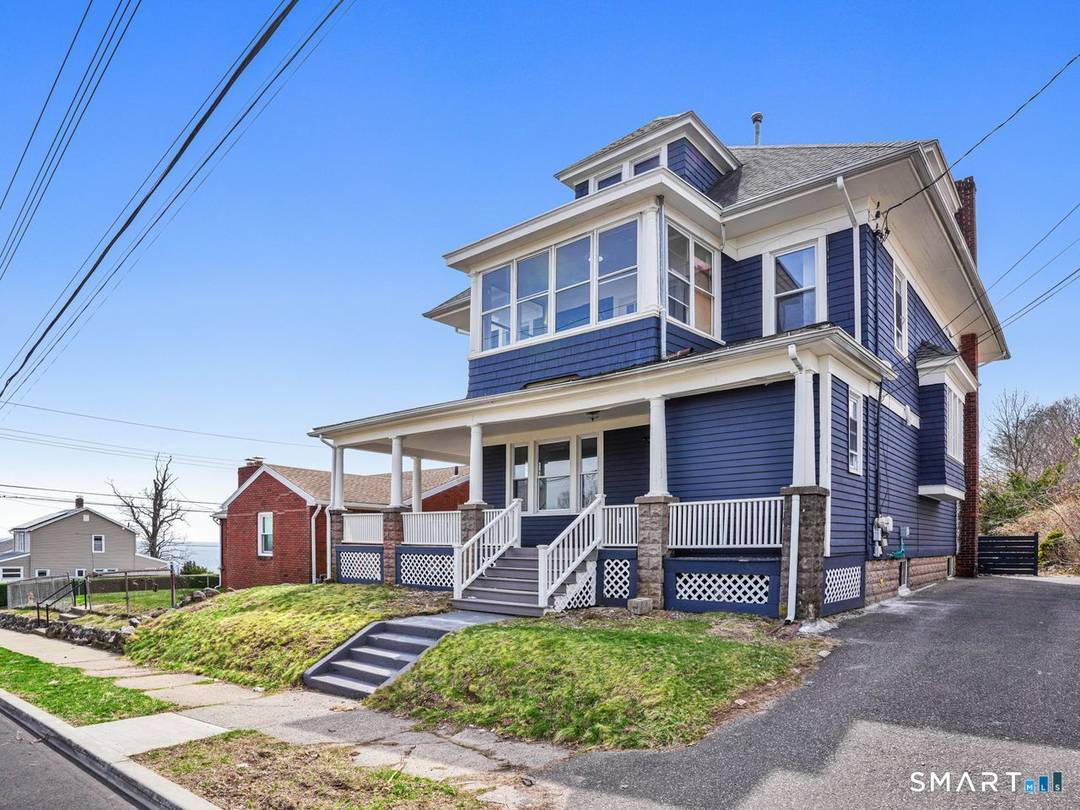 BEACH VIBES MEETS INVESTMENT OPPORTUNITY !