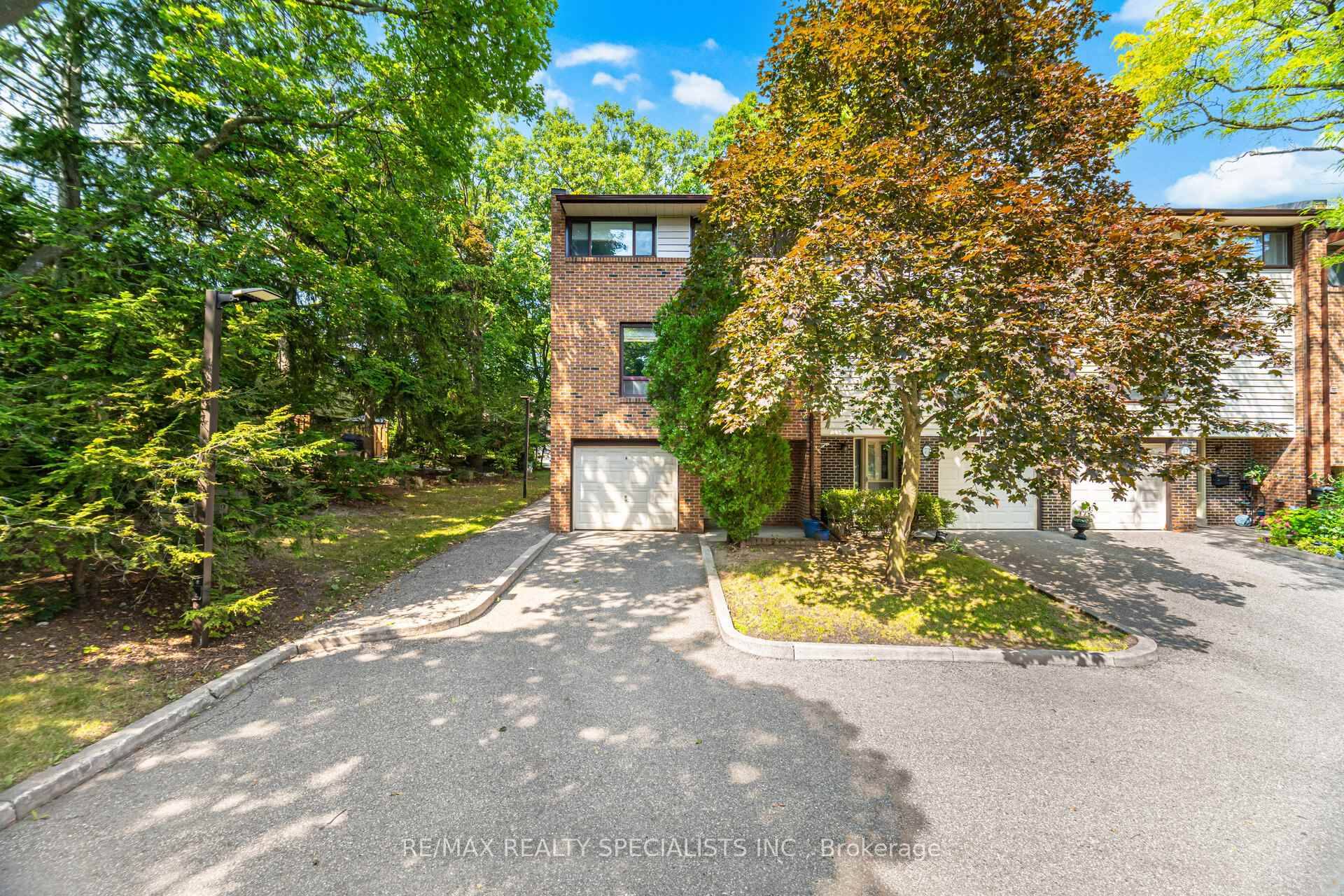 This spacious end unit townhome is tucked into a quiet, tree lined enclave in one of Mississaugas most convenient locations.
