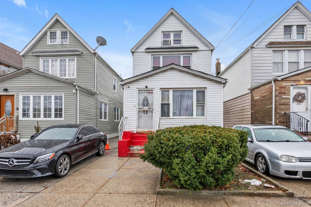 Welcome to this single family home in the heart of Queens Village !