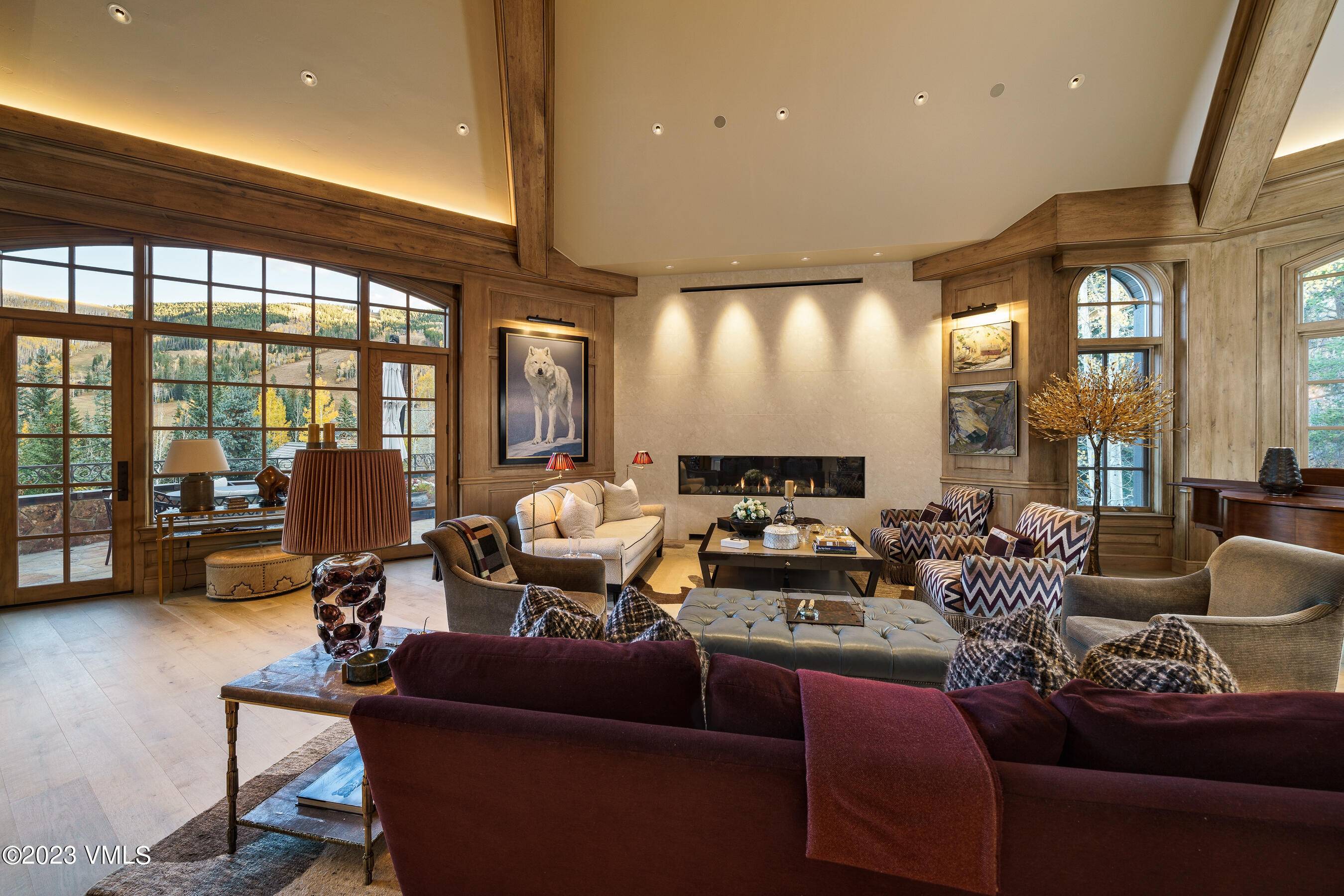 This crème de la crème Chateau penthouse offers exceptional ski in out access, A views, a complete remodel down to the studs in 2019, and unparalleled Chateau amenities.