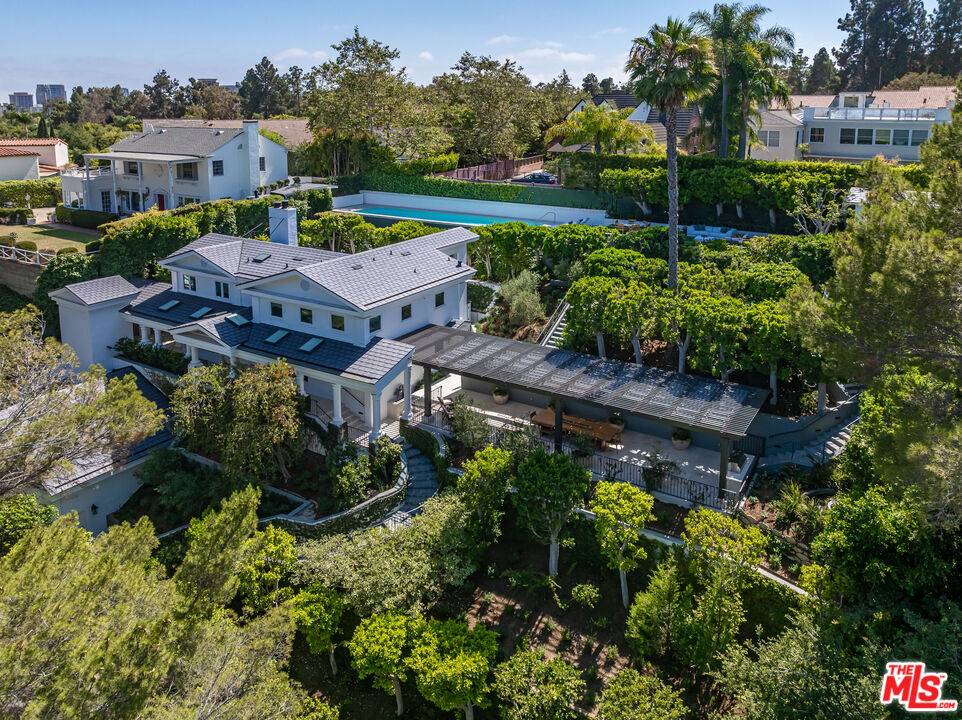 365 Norcroft Ave 5BR Westwood La