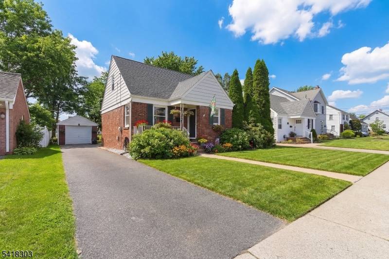 Super charming and meticulously maintained and updated Cape Cod style ranch !