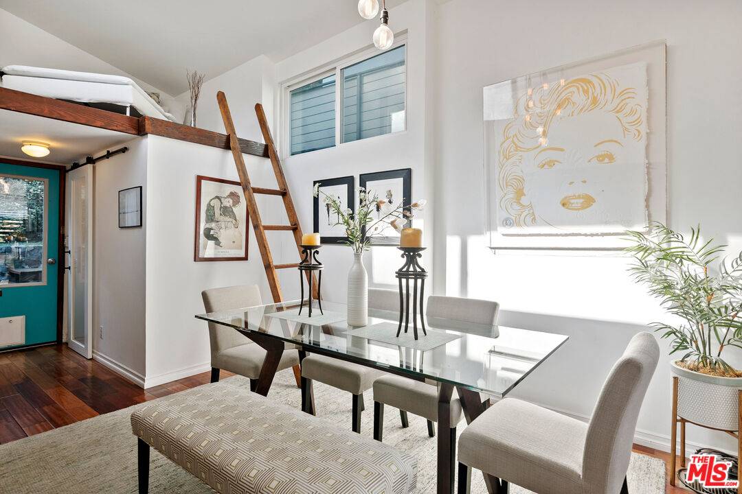 1653  N Beverly Glen Blvd 1BR Bel Air La