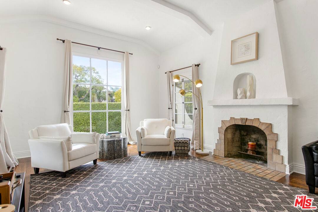 458 460 N Alfred St 5BR Beverly Grove La