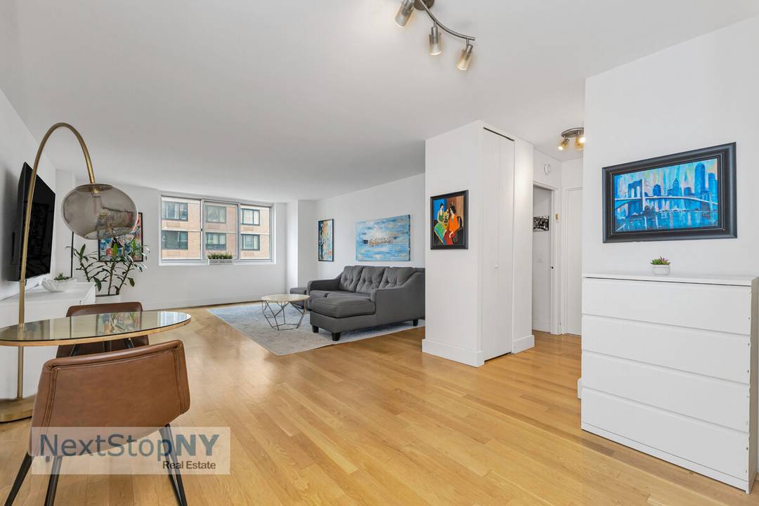 Welcome to 8K, the largest one bedroom layout available in the building.